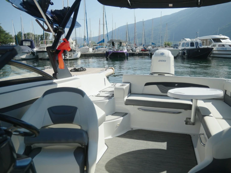 Alquiler de Four Winns HD 200 OB en Aix-les-Bains