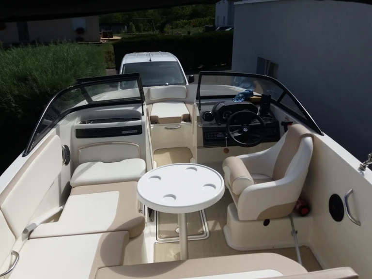 Alquiler de embarcaciones Bayliner BAYLINER VR5 enLe Bourget-du-Lac en Samboat
