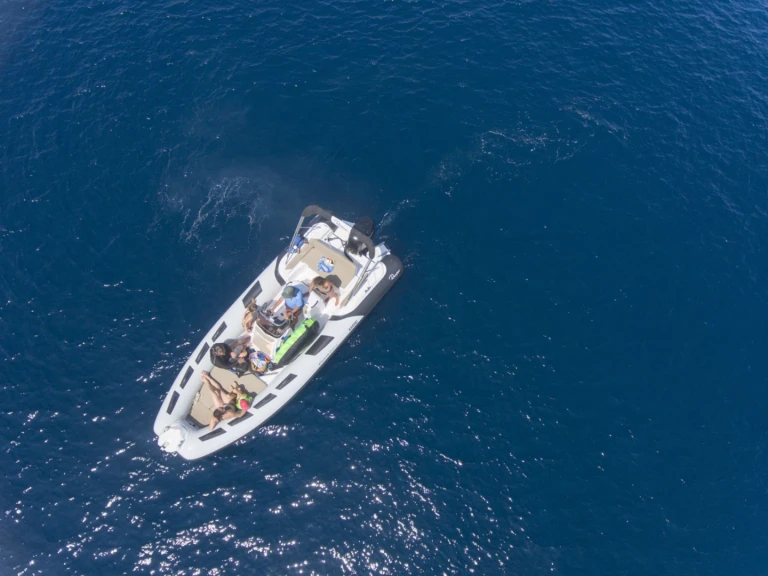 Alquiler de embarcaciones Quicksilver Quicksilver 555 Activ Open enCampomoro en Samboat