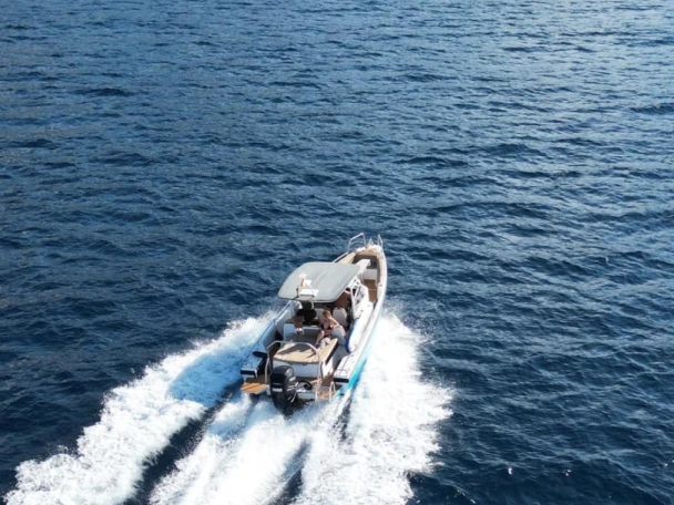 Alquiler de Axopar 28 T-TOP 28 T-Top en Can Picafort