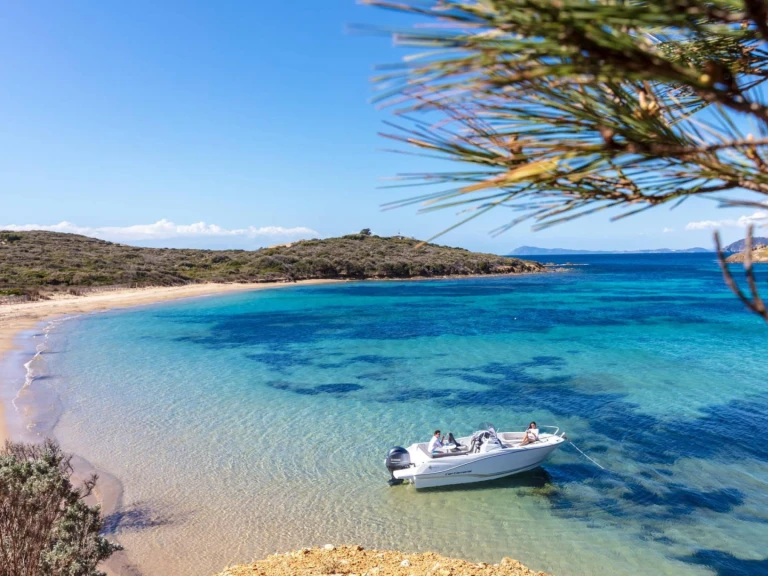 Jeanneau Cap Camarat 6.5 CC Serie 3 de alquiler a Lorient