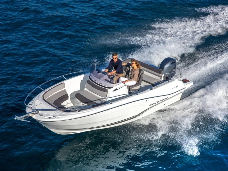 Alquiler de Jeanneau Cap Camarat 6.5 CC Serie 3 en Lorient