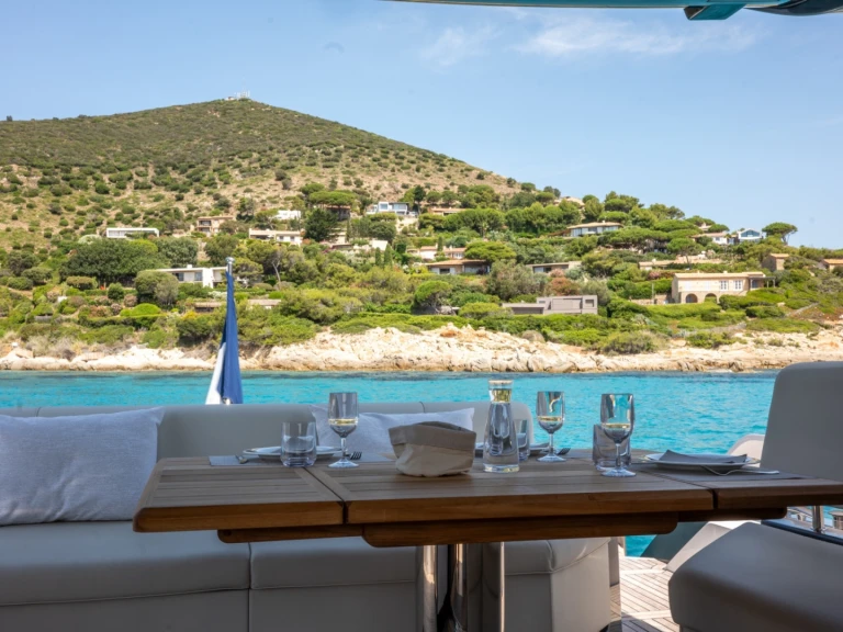 Alquiler de embarcaciones Sunseeker PREDATOR 65 enSaint-Tropez en Samboat