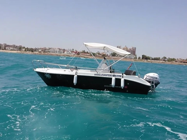 Alquiler de barcos Torrevieja barato de OCEAN MASTER 470 WA
