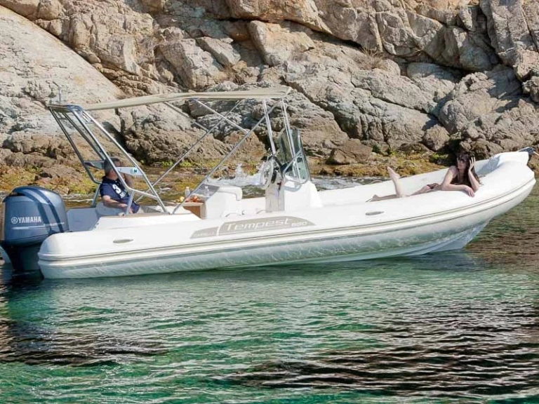 Alquiler de embarcaciones Capelli Tempest 626 enAppietto en Samboat