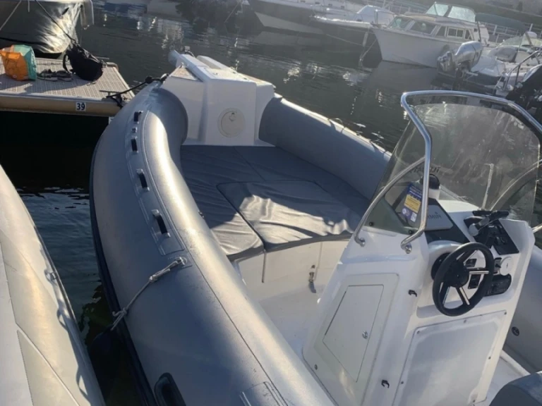 Alquiler de Quicksilver Activ 605 Sundeck en Marsella