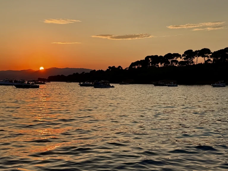 Alquiler de barcos Antibes barato de CAP CAMARAT