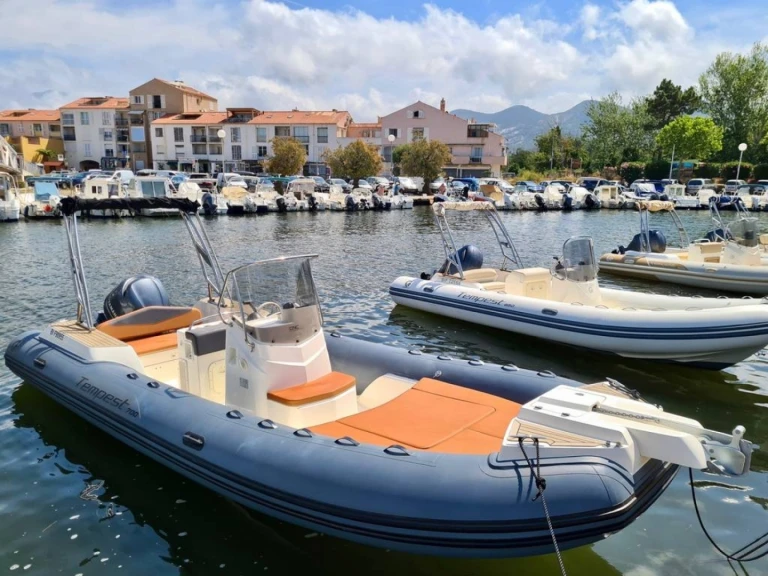 Alquiler de Capelli Tempest 700 en Saint-Florent