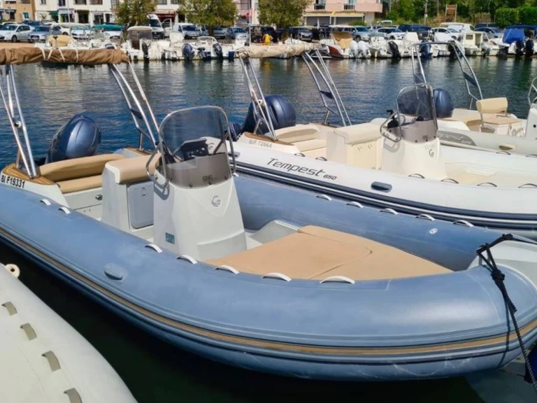 Alquiler de Capelli Tempest 650 en Saint-Florent