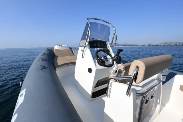 Alquiler de barcos La Trinité-sur-Mer barato de BWA 22 GTO