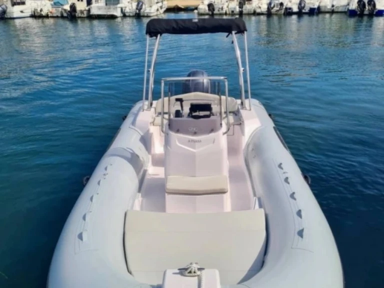 Alquiler de Capelli Tempest 630 en Antibes