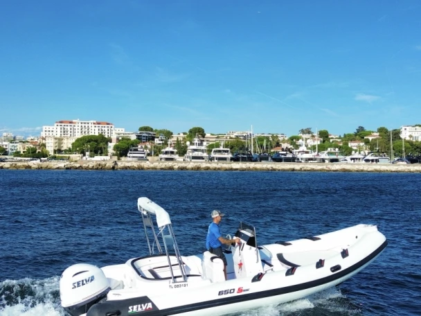 Alquiler de embarcaciones Selva Selva D650 Family enAntibes en Samboat
