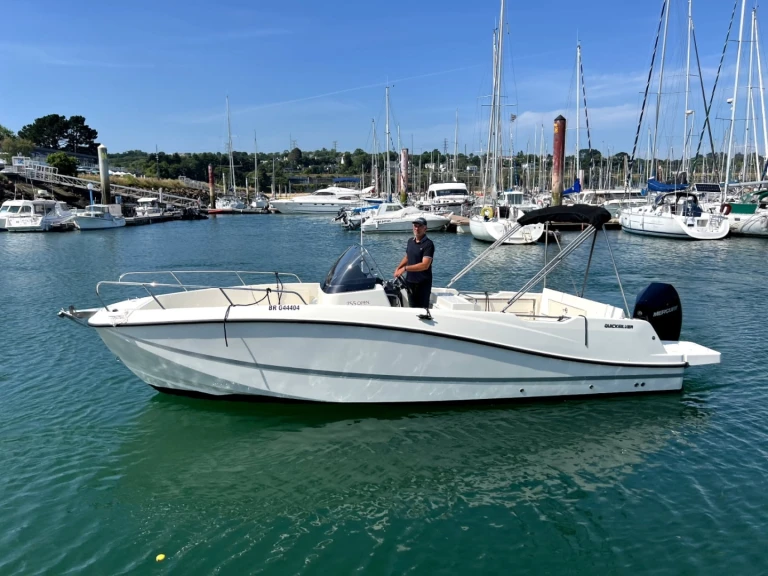 Alquiler de Quicksilver Activ 755 Open en Brest