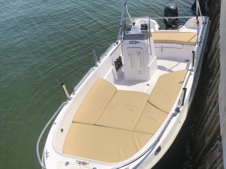 Alquiler de embarcaciones Poseidon Poseidon 550 enLège-Cap-Ferret en Samboat