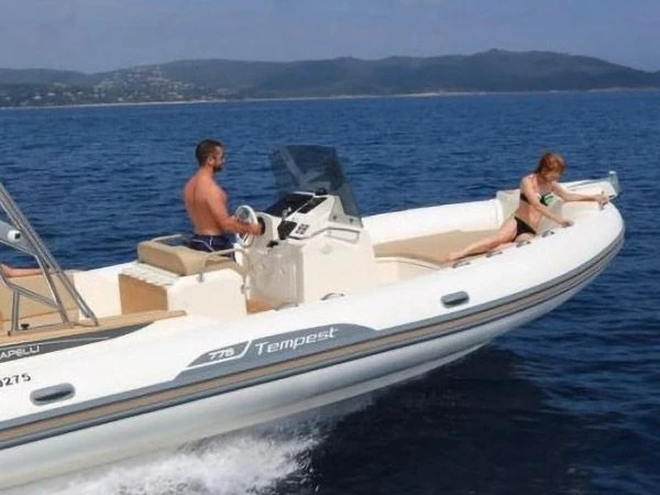 Alquiler Neumática Capelli con o sin  título de navegación