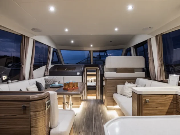 Alquiler de Greenline Greenline 48 Fly en Fontvieille