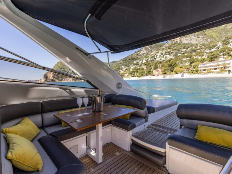 Alquiler de Sunseeker Superhawk 43 en Saint-Jean-Cap-Ferrat