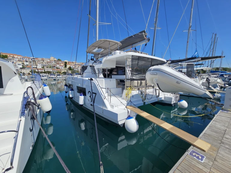 Alquiler de barcos Marina (Ciudad) barato de Aventura 37