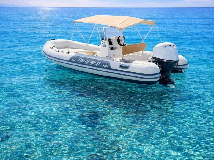 Alquiler de Capelli Tempest 530 en Arbatax