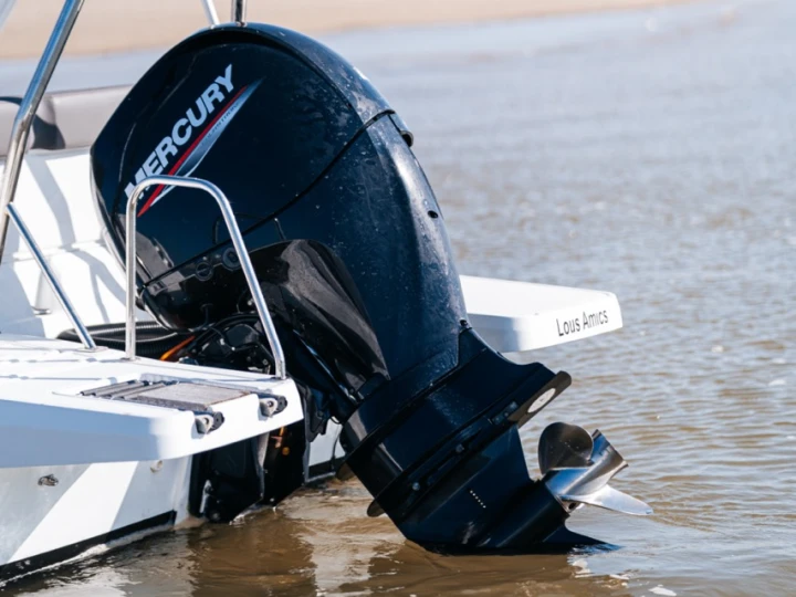 Alquiler de embarcaciones Jeanneau Cap Camarat 6.5 CC Serie 3 enArcachon en Samboat