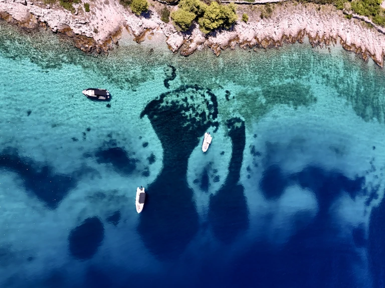 Zenit Hunter 800 de alquiler a Split