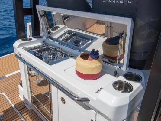 Alquiler de barcos Port de Hyères (St Pierre) barato de Cap Camarat 9.0 WA