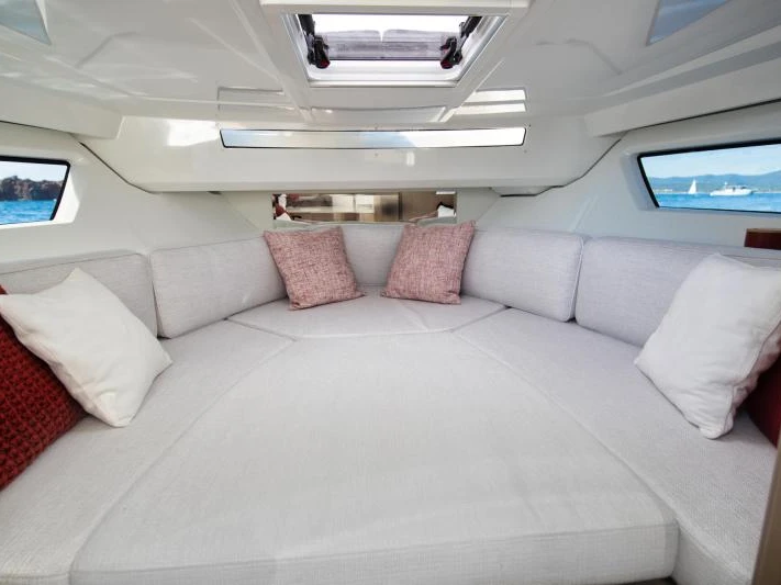 Alquiler Lancha en Port de Hyères (St Pierre) - Jeanneau Cap Camarat 9.0 WA