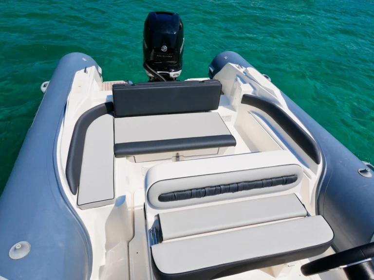 Alquiler Neumática en Hyères - Lomac Lomac 790 IN