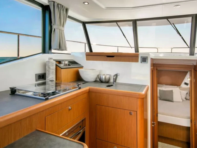 Alquiler de Lancha, con o sin patrón Bénéteau Zadar