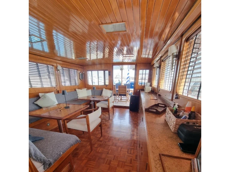 Alquiler de barcos Álimos barato de Grand Banks 72