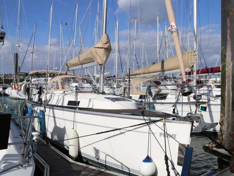 Alquiler de Bavaria Bavaria 32 Cruiser en La Rochelle