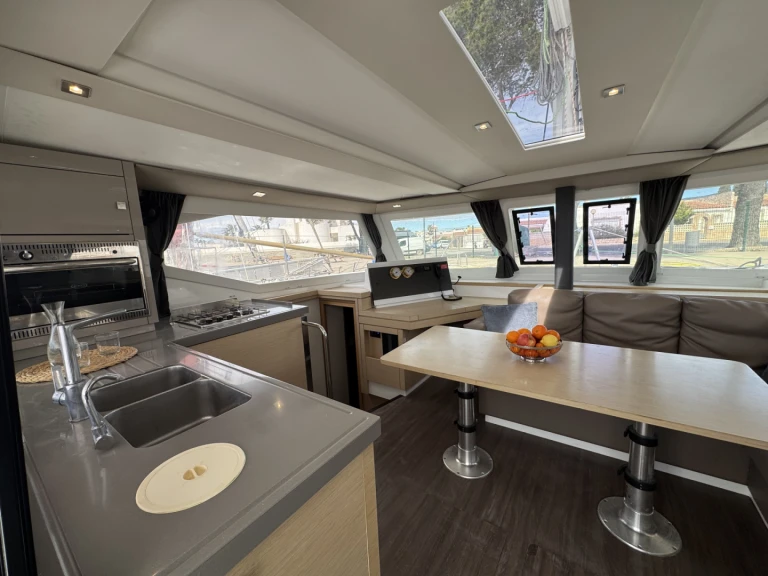 Catamarán para alquilar Roses al mejor precio