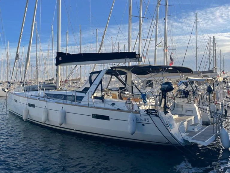 Alquiler Velero en Port de Hyères (St Pierre) - Bénéteau Oceanis 45