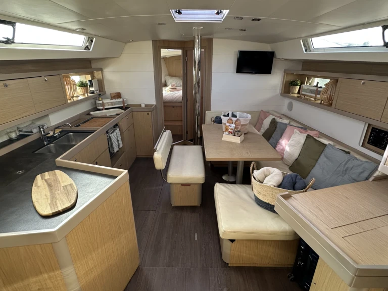 Velero para alquilar Port de Hyères (St Pierre) al mejor precio