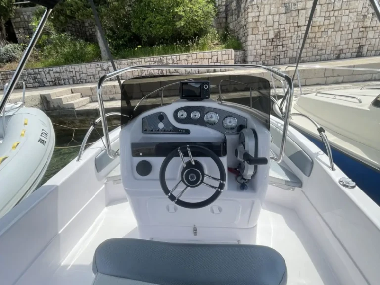 Alquiler de barcos Malinska-Dubašnica barato de Bluline 19 Ft Open