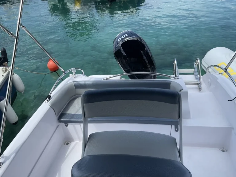 Alquiler de embarcaciones Bluline Bluline 19 Ft Open enMalinska-Dubašnica en Samboat