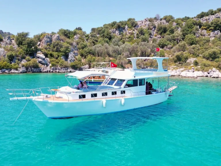 Alquiler Velero Custom con o sin  título de navegación