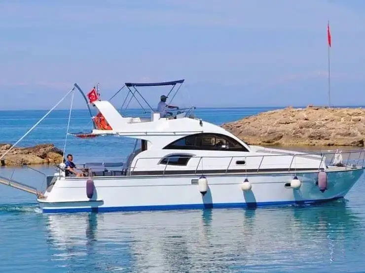 Alquiler de Yate de lujo, con o sin patrón Custom Side