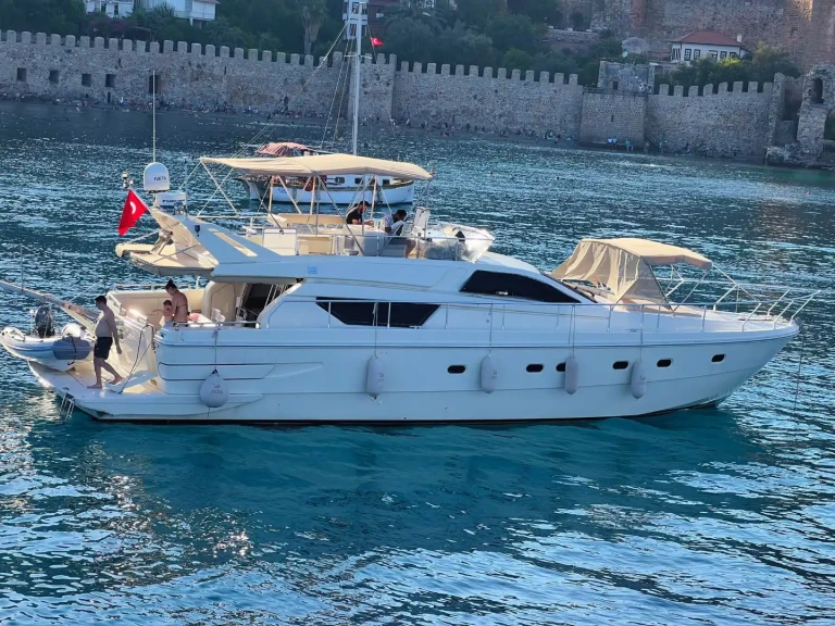 Alquiler de Yate de lujo, con o sin patrón Custom Alanya
