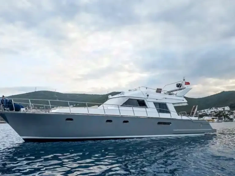 Alquiler Yate de lujo Custom con o sin  título de navegación