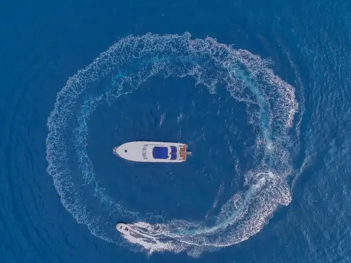 Alquiler Yate de lujo Custom con o sin  título de navegación