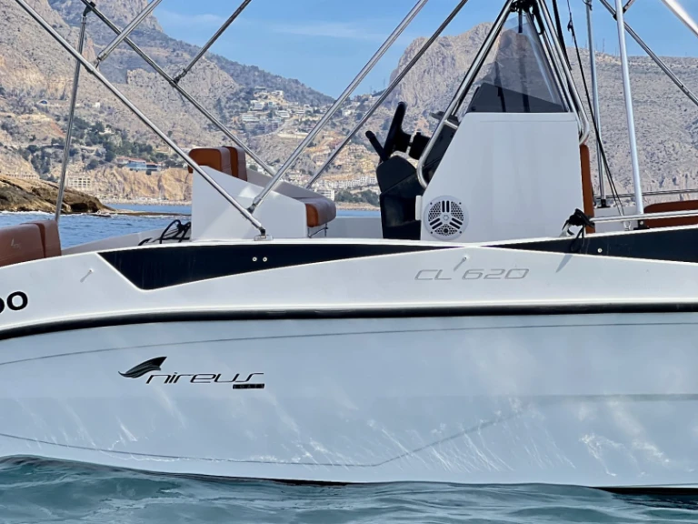 Alquiler Lancha Nireus con o sin  título de navegación