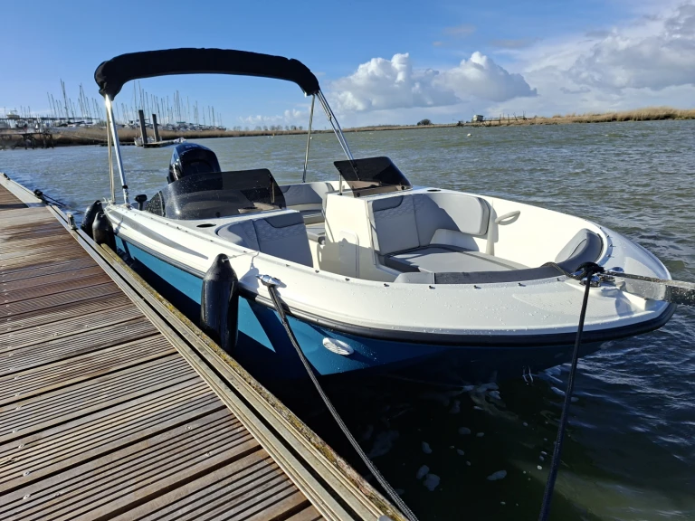 Bayliner ELEMENT M17 de alquiler a Soubise
