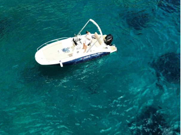Alquiler de embarcaciones Barqa Q20 enSorrento en Samboat