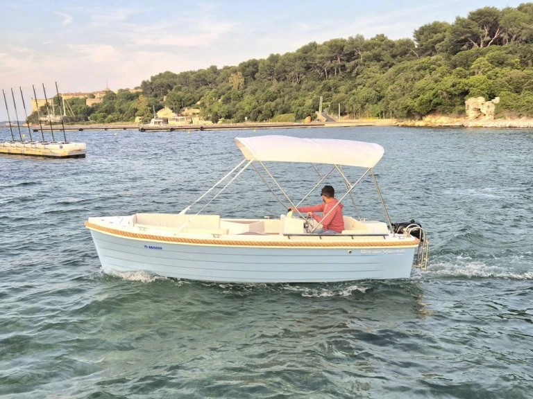 Alquiler de barcos Cannes barato de Silver yacht 495