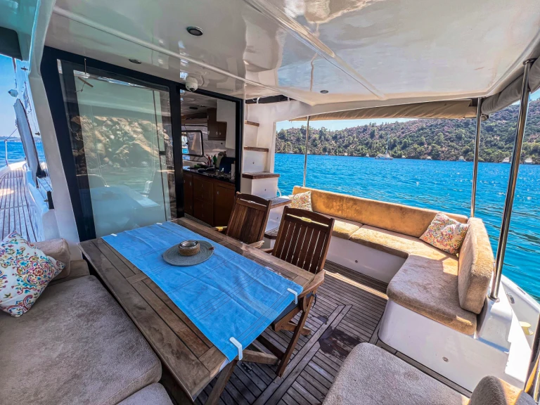 Alquiler Lancha en Skopea Marina - Custom Made Agara 44