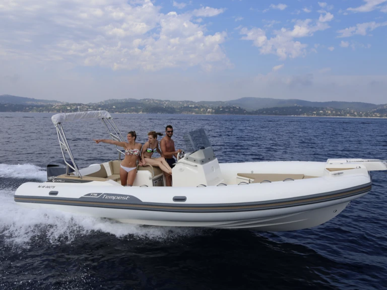Capelli Tempest 775 Open de alquiler a Saint-Florent