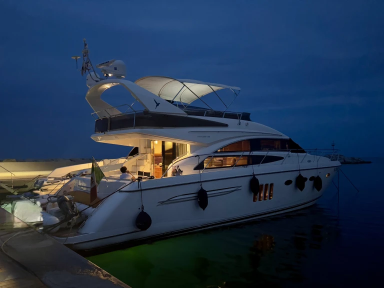 Alquiler de embarcaciones Princess Princess 62 Fly enPortisco en Samboat