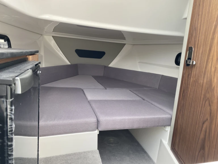 Alquiler Lancha Karnic con o sin  título de navegación