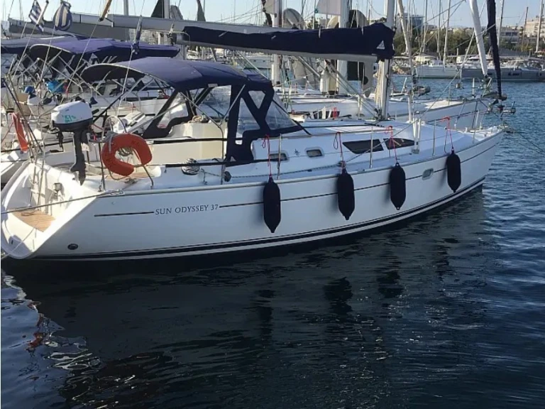 Alquiler de barcos Álimos barato de Sun Odyssey 37